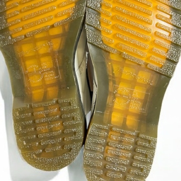 🌻NEW w/tags Dr. Martens White Combat Boots – Classic Doc Martens Style Size 6 - Picture 11 of 11